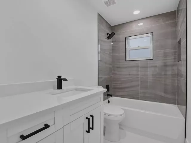 3-bedroom home for sale in Deerfield Beach - 386 NW 40th Terrace - MondialRealty