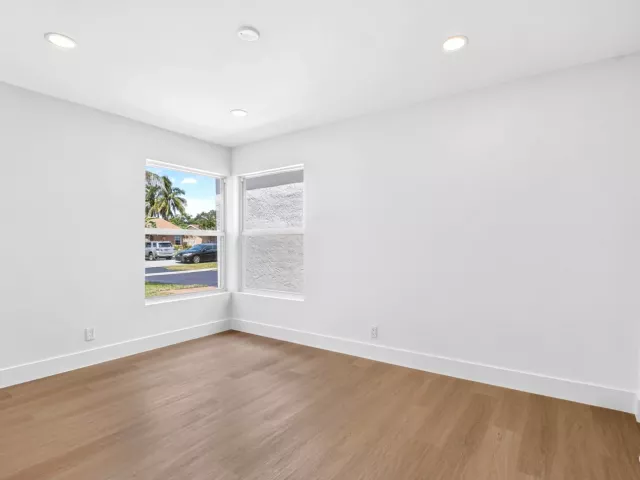 3-bedroom home for sale in Deerfield Beach - 386 NW 40th Terrace - MondialRealty