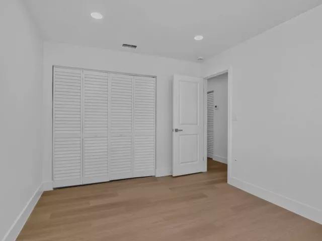 3-bedroom home for sale in Deerfield Beach - 386 NW 40th Terrace - MondialRealty