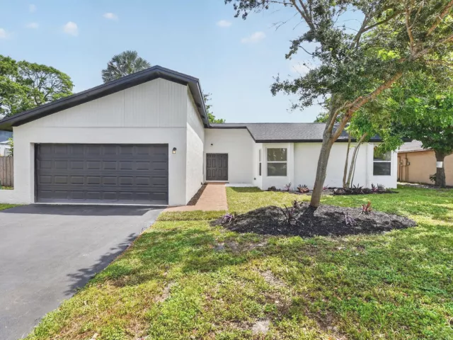 3-bedroom home for sale in Deerfield Beach - 386 NW 40th Terrace - MondialRealty