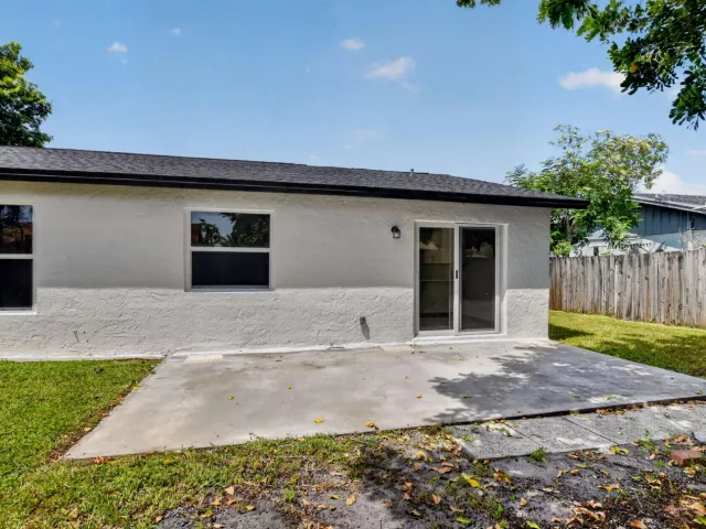 3-bedroom home for sale in Deerfield Beach - 386 NW 40th Terrace - MondialRealty