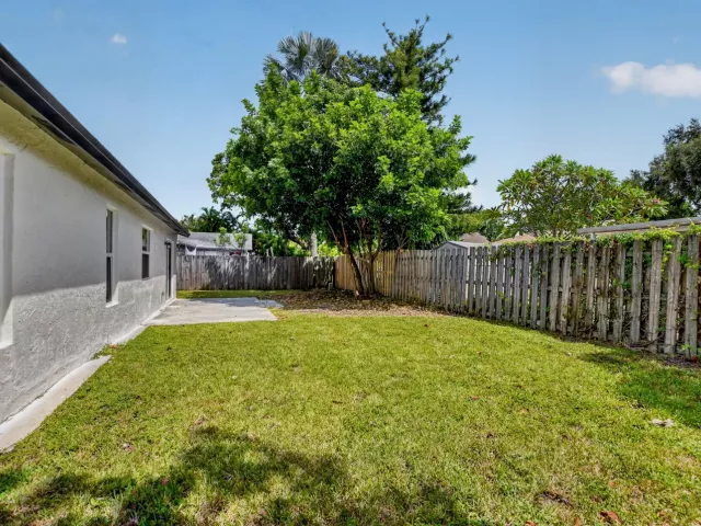 3-bedroom home for sale in Deerfield Beach - 386 NW 40th Terrace - MondialRealty