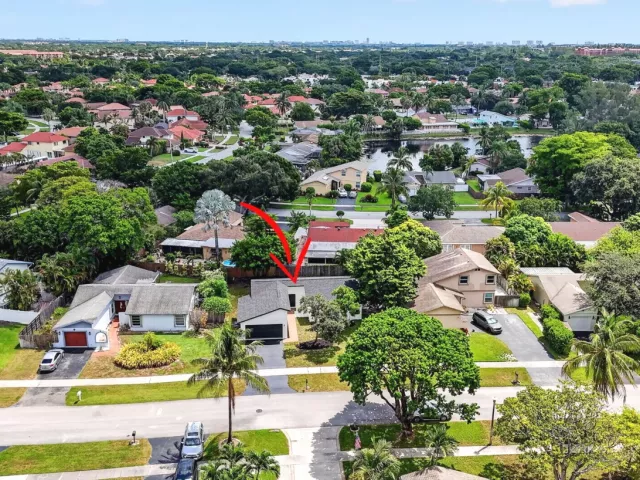 3-bedroom home for sale in Deerfield Beach - 386 NW 40th Terrace - MondialRealty