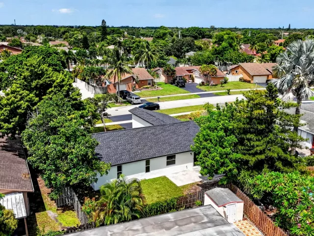 3-bedroom home for sale in Deerfield Beach - 386 NW 40th Terrace - MondialRealty