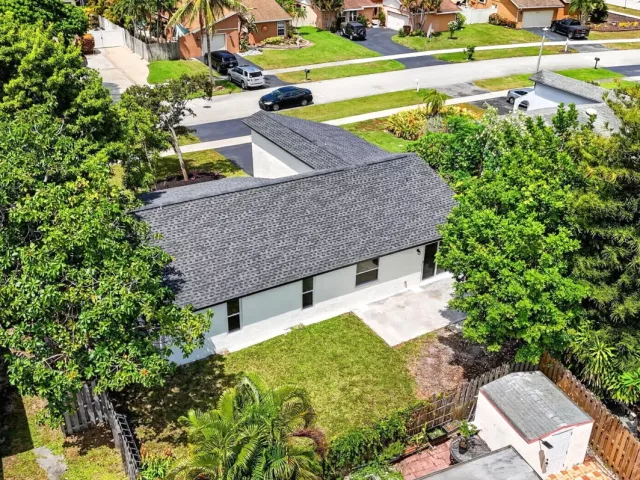 3-bedroom home for sale in Deerfield Beach - 386 NW 40th Terrace - MondialRealty
