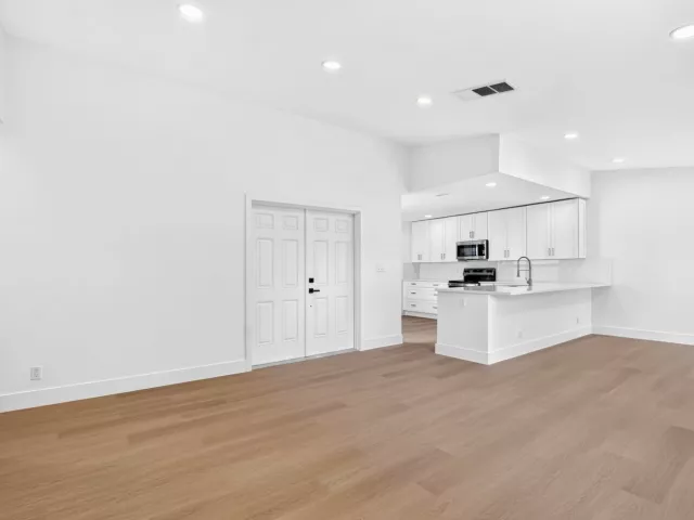 3-bedroom home for sale in Deerfield Beach - 386 NW 40th Terrace - MondialRealty