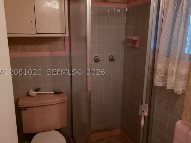 2-bedroom home for sale in North Miami Beach - 921 NE 163rd St - MondialRealty