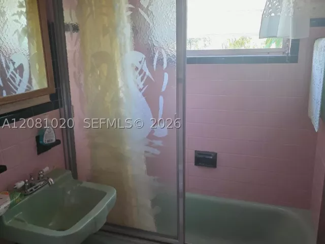 2-bedroom home for sale in North Miami Beach - 921 NE 163rd St - MondialRealty