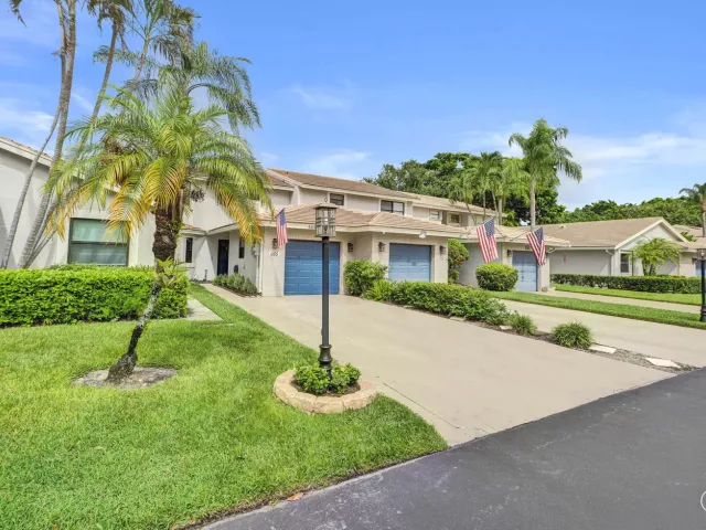 3-bedroom home for sale in Deerfield Beach - 665 Deer Creek North Shore Drive - MondialRealty
