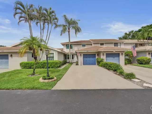 3-bedroom home for sale in Deerfield Beach - 665 Deer Creek North Shore Drive - MondialRealty