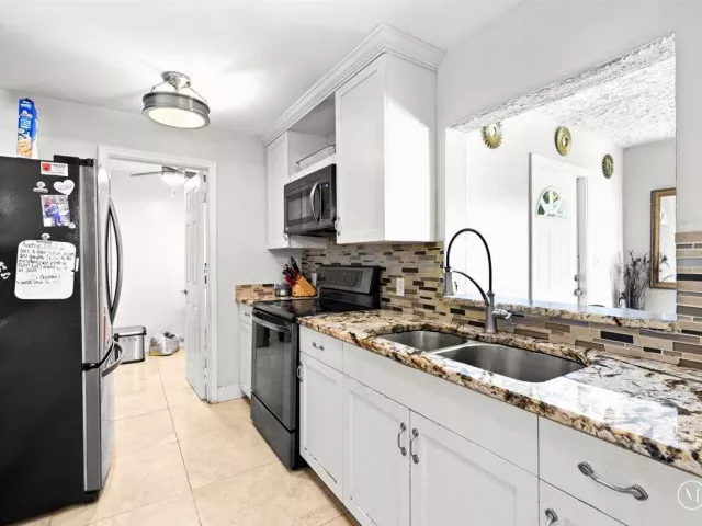 3-bedroom home for sale in Deerfield Beach - 508 NE 2ND Terrace - MondialRealty