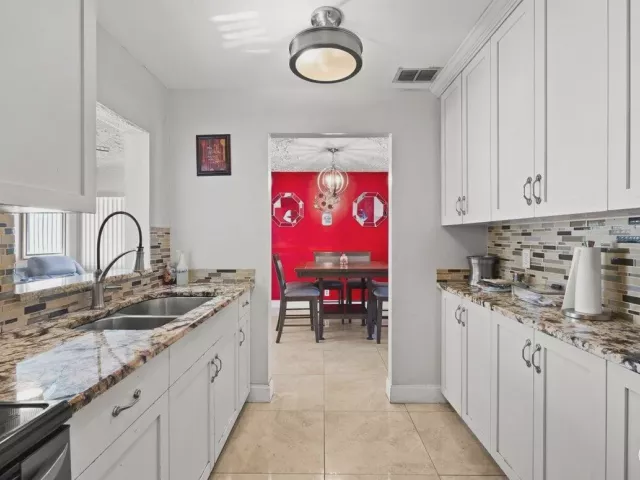 3-bedroom home for sale in Deerfield Beach - 508 NE 2ND Terrace - MondialRealty