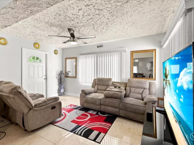 3-bedroom home for sale in Deerfield Beach - 508 NE 2ND Terrace - MondialRealty