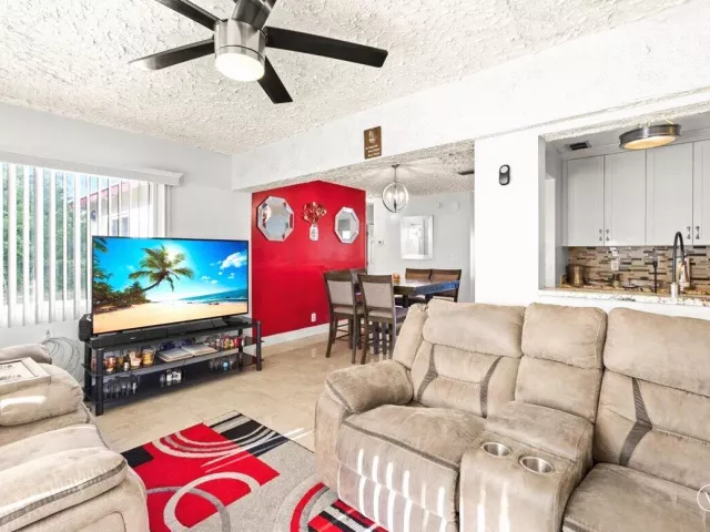 3-bedroom home for sale in Deerfield Beach - 508 NE 2ND Terrace - MondialRealty
