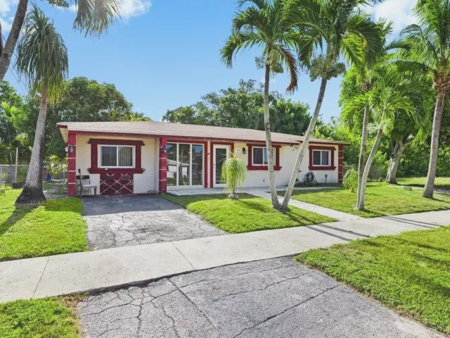 3-bedroom home for sale in Deerfield Beach - 508 NE 2ND Terrace - MondialRealty