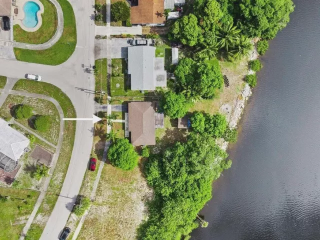 3-bedroom home for sale in Deerfield Beach - 508 NE 2ND Terrace - MondialRealty