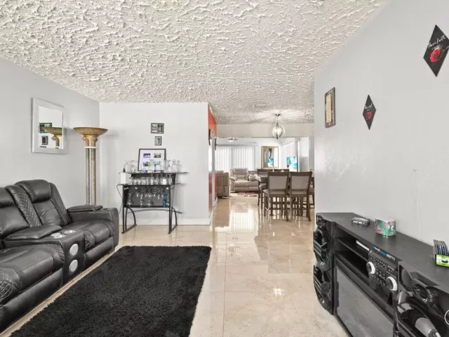 3-bedroom home for sale in Deerfield Beach - 508 NE 2ND Terrace - MondialRealty