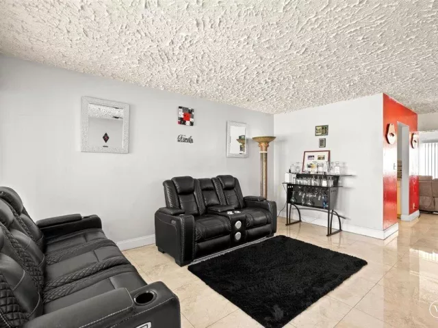 3-bedroom home for sale in Deerfield Beach - 508 NE 2ND Terrace - MondialRealty