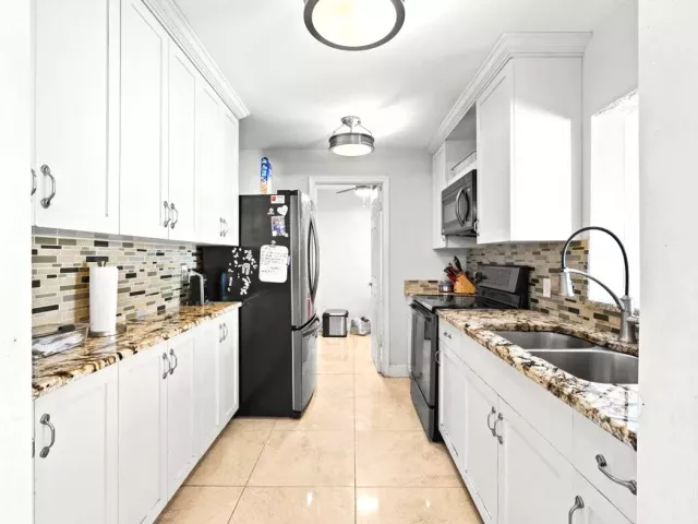 3-bedroom home for sale in Deerfield Beach - 508 NE 2ND Terrace - MondialRealty