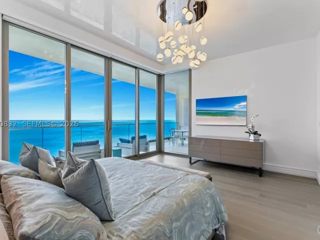 4-bedroom condo for rent in Sunny Isles Beach - 17901 Collins Ave 2802 - MondialRealty