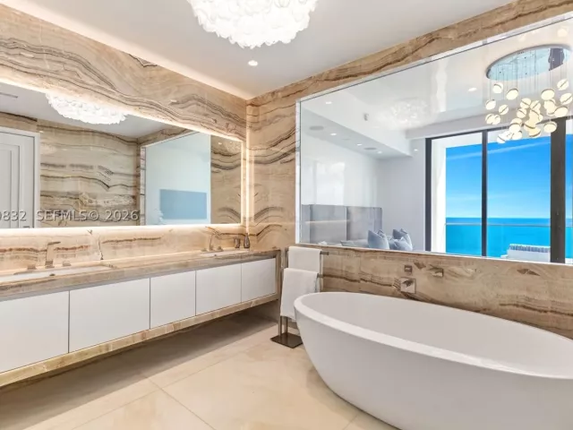 4-bedroom condo for rent in Sunny Isles Beach - 17901 Collins Ave 2802 - MondialRealty
