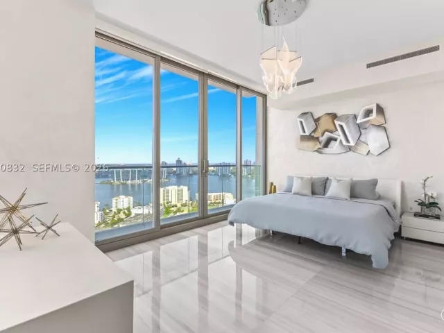4-bedroom condo for rent in Sunny Isles Beach - 17901 Collins Ave 2802 - MondialRealty