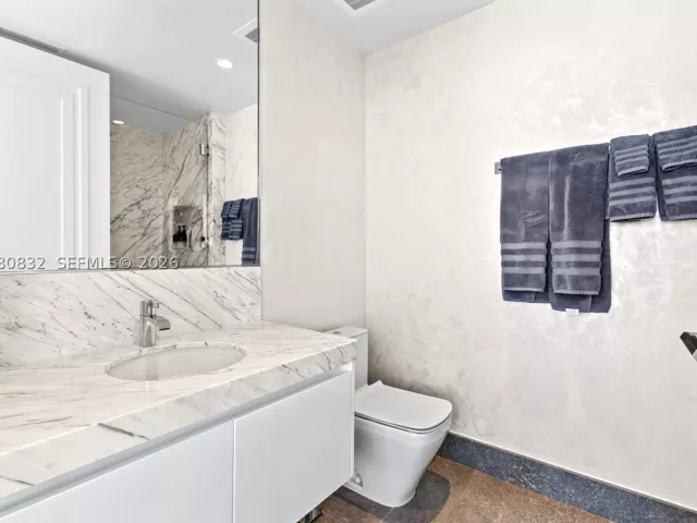 4-bedroom condo for rent in Sunny Isles Beach - 17901 Collins Ave 2802 - MondialRealty