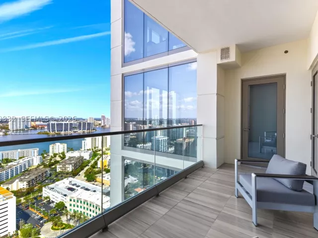 4-bedroom condo for rent in Sunny Isles Beach - 17901 Collins Ave 2802 - MondialRealty