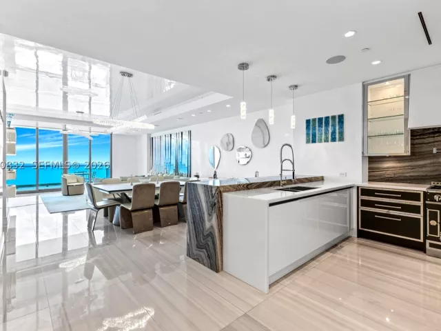 4-bedroom condo for rent in Sunny Isles Beach - 17901 Collins Ave 2802 - MondialRealty