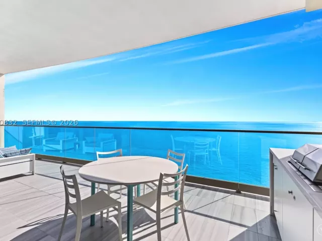 4-bedroom condo for rent in Sunny Isles Beach - 17901 Collins Ave 2802 - MondialRealty