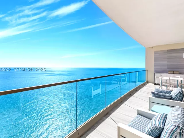 4-bedroom condo for rent in Sunny Isles Beach - 17901 Collins Ave 2802 - MondialRealty