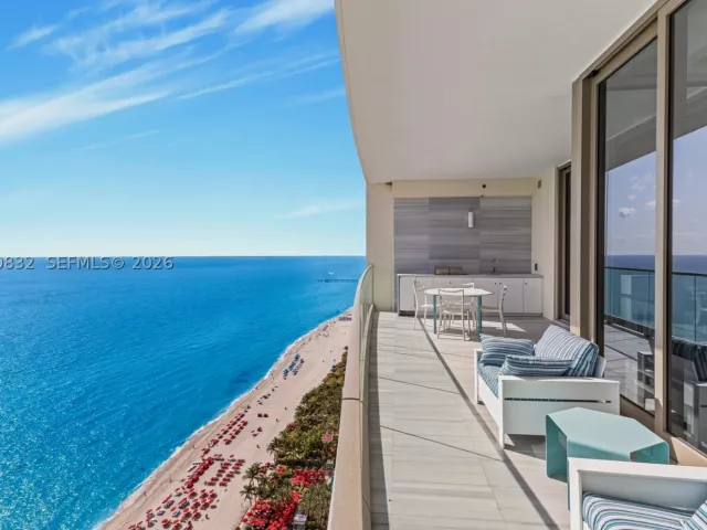 4-bedroom condo for rent in Sunny Isles Beach - 17901 Collins Ave 2802 - MondialRealty