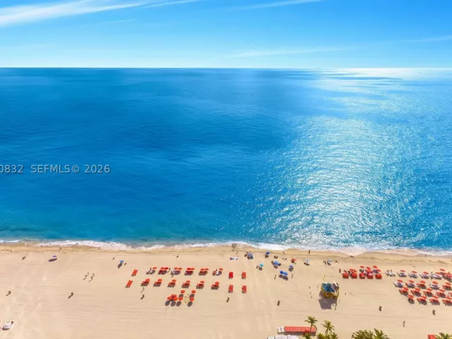 4-bedroom condo for rent in Sunny Isles Beach - 17901 Collins Ave 2802 - MondialRealty