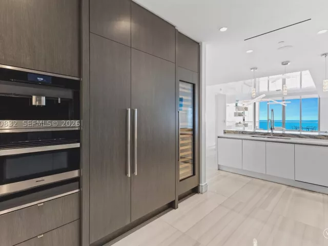 4-bedroom condo for rent in Sunny Isles Beach - 17901 Collins Ave 2802 - MondialRealty