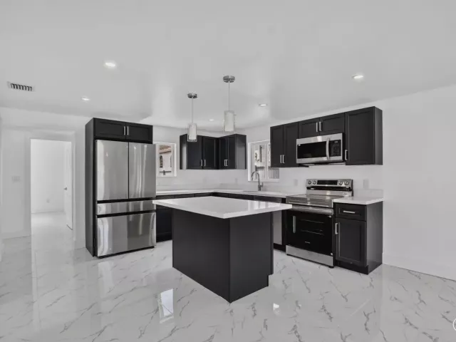 4-bedroom home for sale in Deerfield Beach - 182 SW 6 Street - MondialRealty