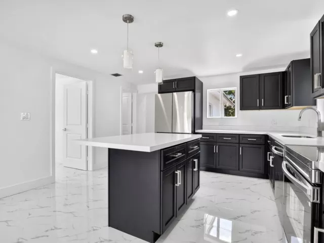 4-bedroom home for sale in Deerfield Beach - 182 SW 6 Street - MondialRealty