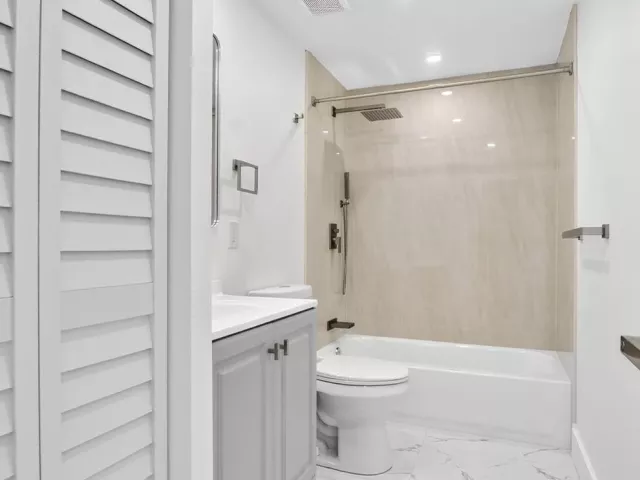 4-bedroom home for sale in Deerfield Beach - 182 SW 6 Street - MondialRealty
