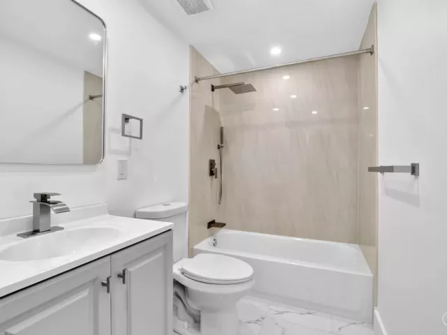 4-bedroom home for sale in Deerfield Beach - 182 SW 6 Street - MondialRealty