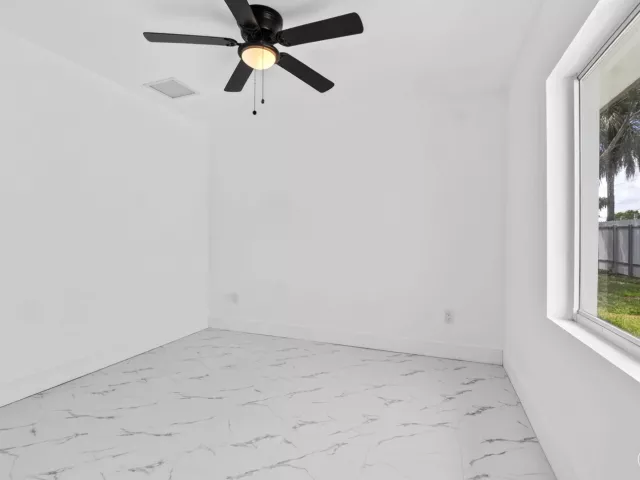 4-bedroom home for sale in Deerfield Beach - 182 SW 6 Street - MondialRealty