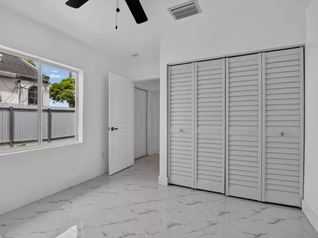 4-bedroom home for sale in Deerfield Beach - 182 SW 6 Street - MondialRealty
