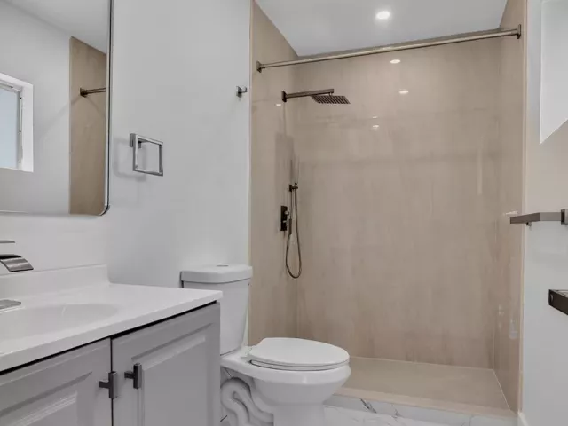 4-bedroom home for sale in Deerfield Beach - 182 SW 6 Street - MondialRealty