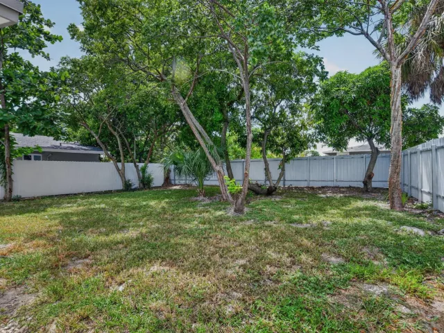 4-bedroom home for sale in Deerfield Beach - 182 SW 6 Street - MondialRealty