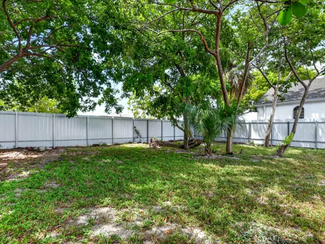4-bedroom home for sale in Deerfield Beach - 182 SW 6 Street - MondialRealty