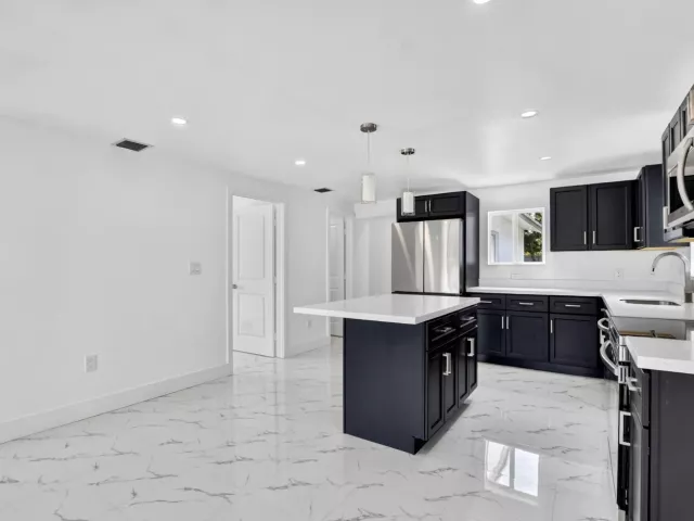 4-bedroom home for sale in Deerfield Beach - 182 SW 6 Street - MondialRealty