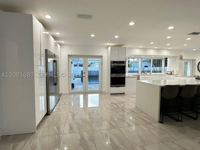 4-bedroom home for sale in Hollywood - 3750 N 54th Ave - MondialRealty