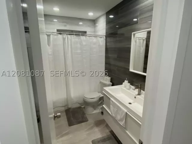 4-bedroom home for sale in Hollywood - 3750 N 54th Ave - MondialRealty