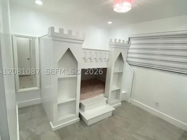 4-bedroom home for sale in Hollywood - 3750 N 54th Ave - MondialRealty