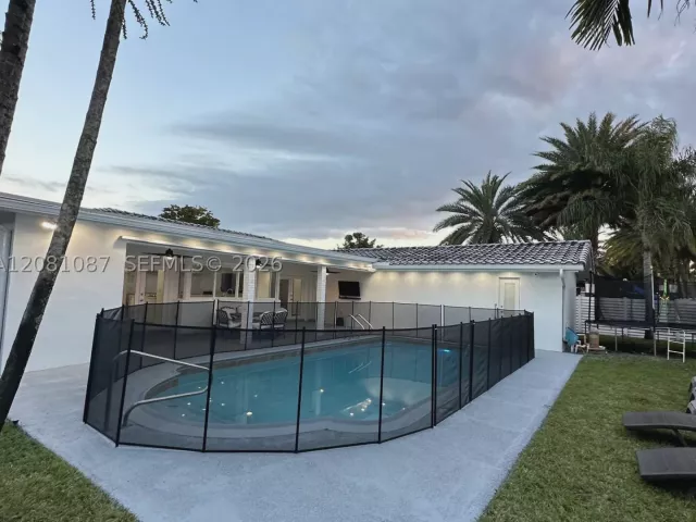 4-bedroom home for sale in Hollywood - 3750 N 54th Ave - MondialRealty