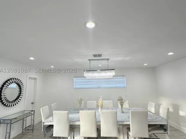 4-bedroom home for sale in Hollywood - 3750 N 54th Ave - MondialRealty