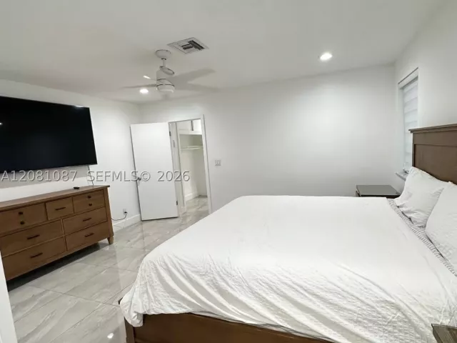 4-bedroom home for sale in Hollywood - 3750 N 54th Ave - MondialRealty